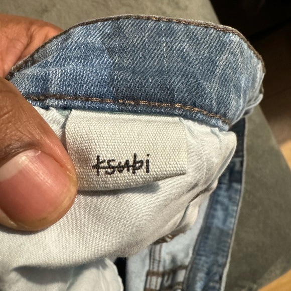 Never worn 🔥
thick material 🥋
slim fit so lower sizes can fit✅ ksubis - Picture 3 of 9